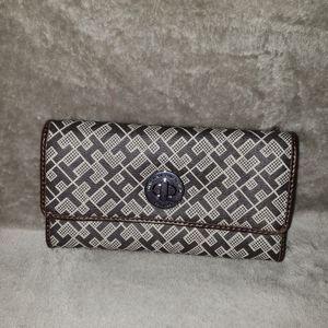 Tommy Hilfiger Women's Continental Checkbook Walle